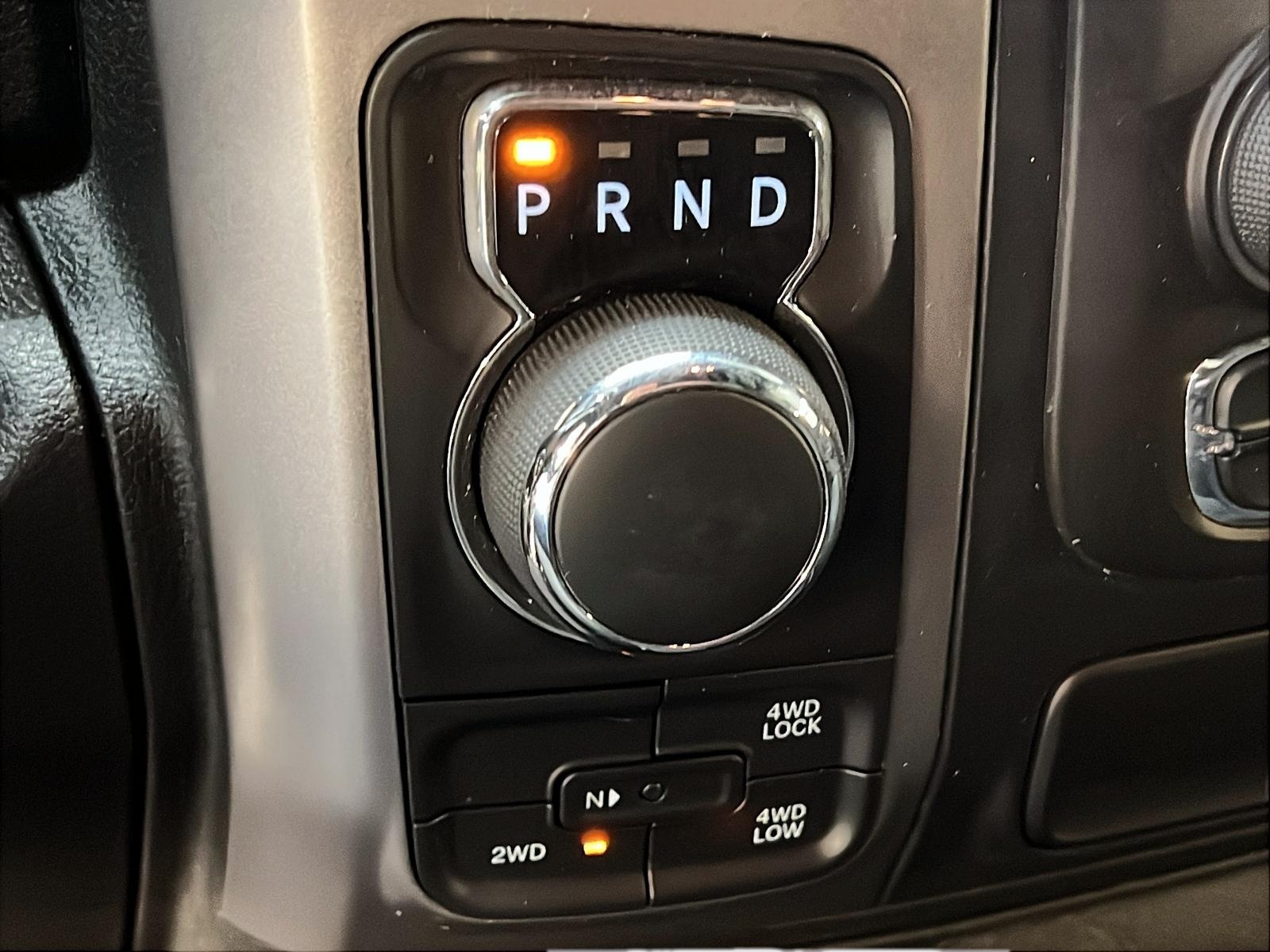 RAM 1500 Classic WARLOCK CREW CAB 4X4 2023 - image #13