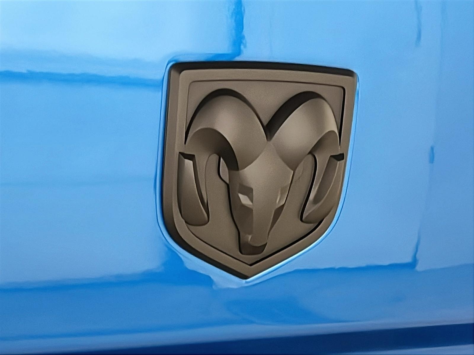 RAM 1500 Classic WARLOCK CREW CAB 4X4 2023 - image #23