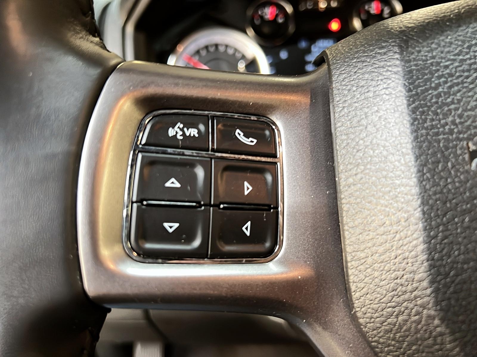 RAM 1500 Classic WARLOCK CREW CAB 4X4 2023 - image #18