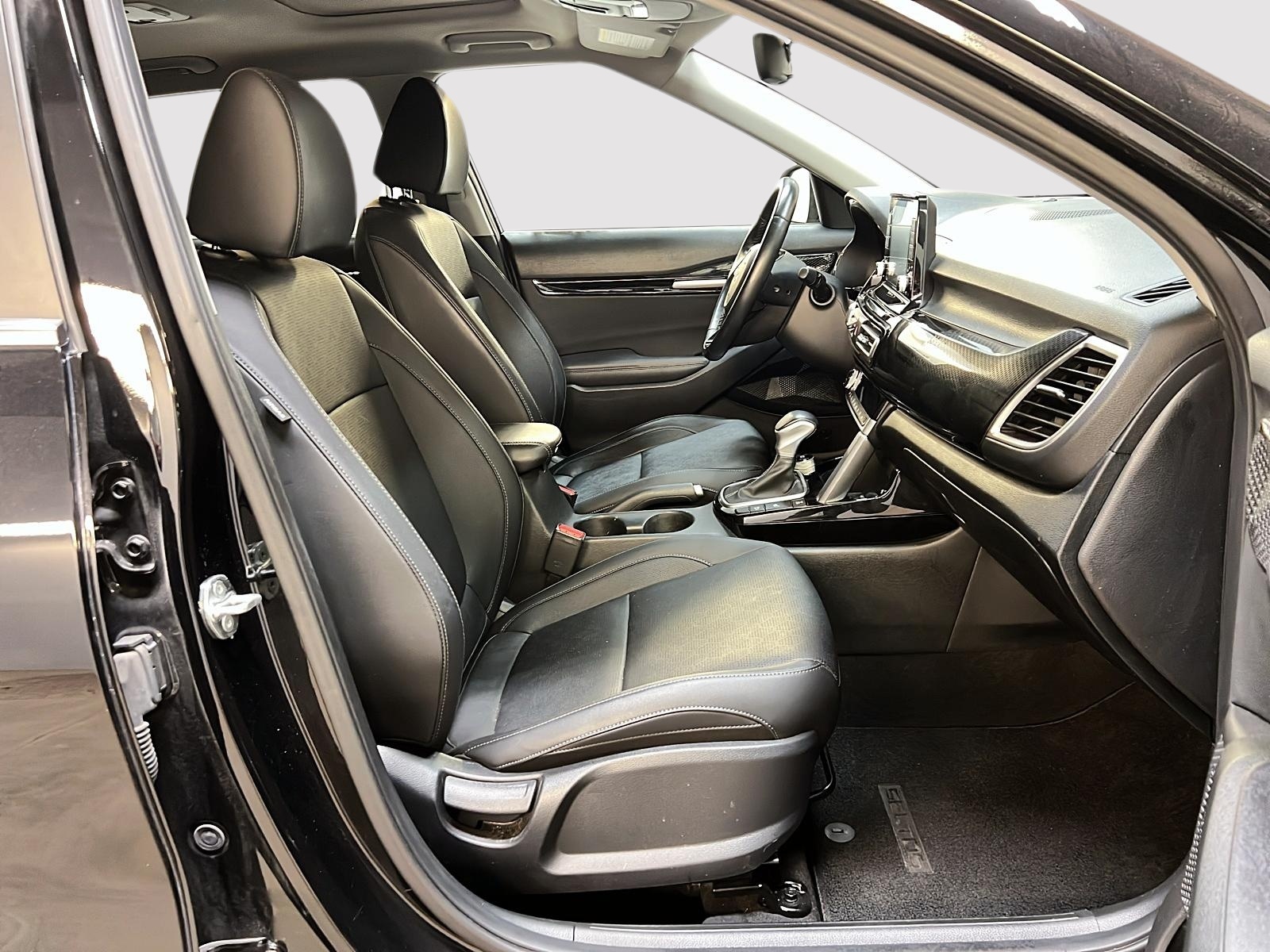 Kia SELTOS EX CUIR TOIT 4RM 2023 - image #8