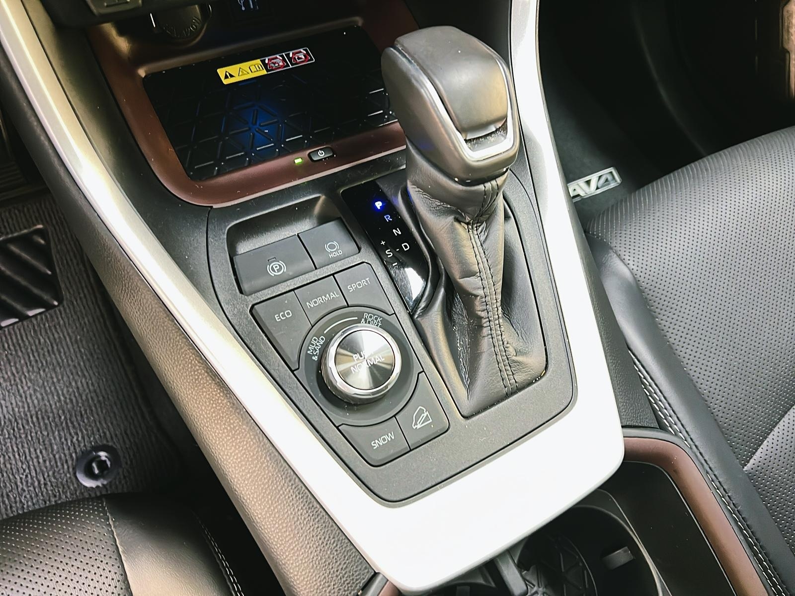 Toyota RAV4 LIMITED CUIR TOIT NAV 4RM 2024 - image #15