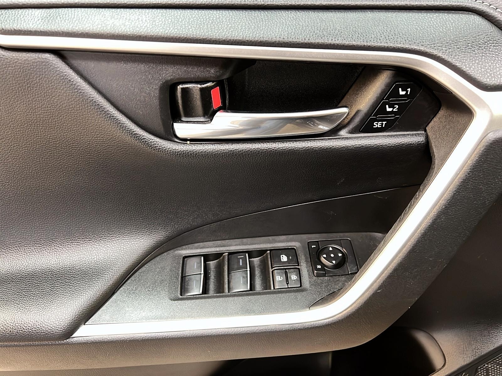 Toyota RAV4 LIMITED CUIR TOIT NAV 4RM 2024 - image #24