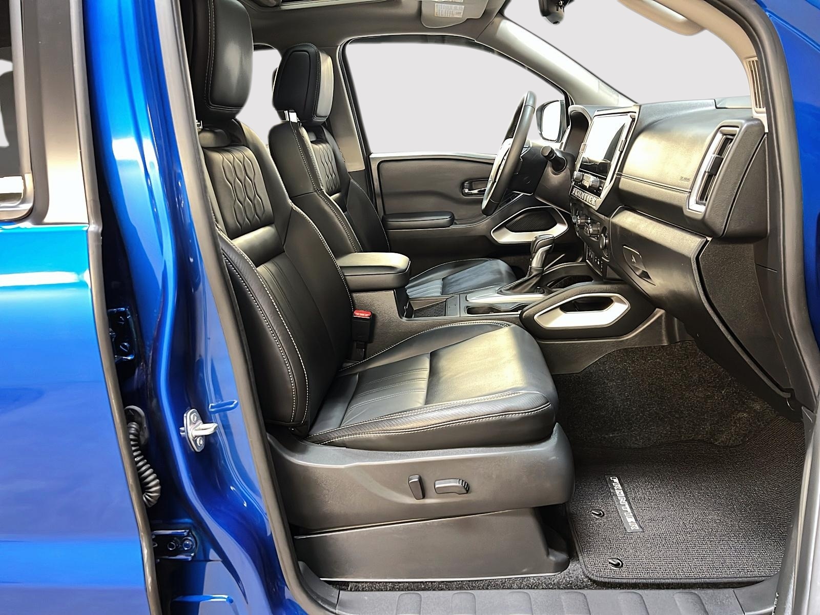 Nissan Frontier SL CREW CAB CUIR TOIT NAV 4X4 2025 - image #8