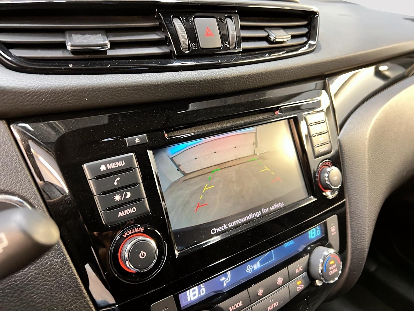Nissan Qashqai SV TOIT 4RM 2023 - image #18