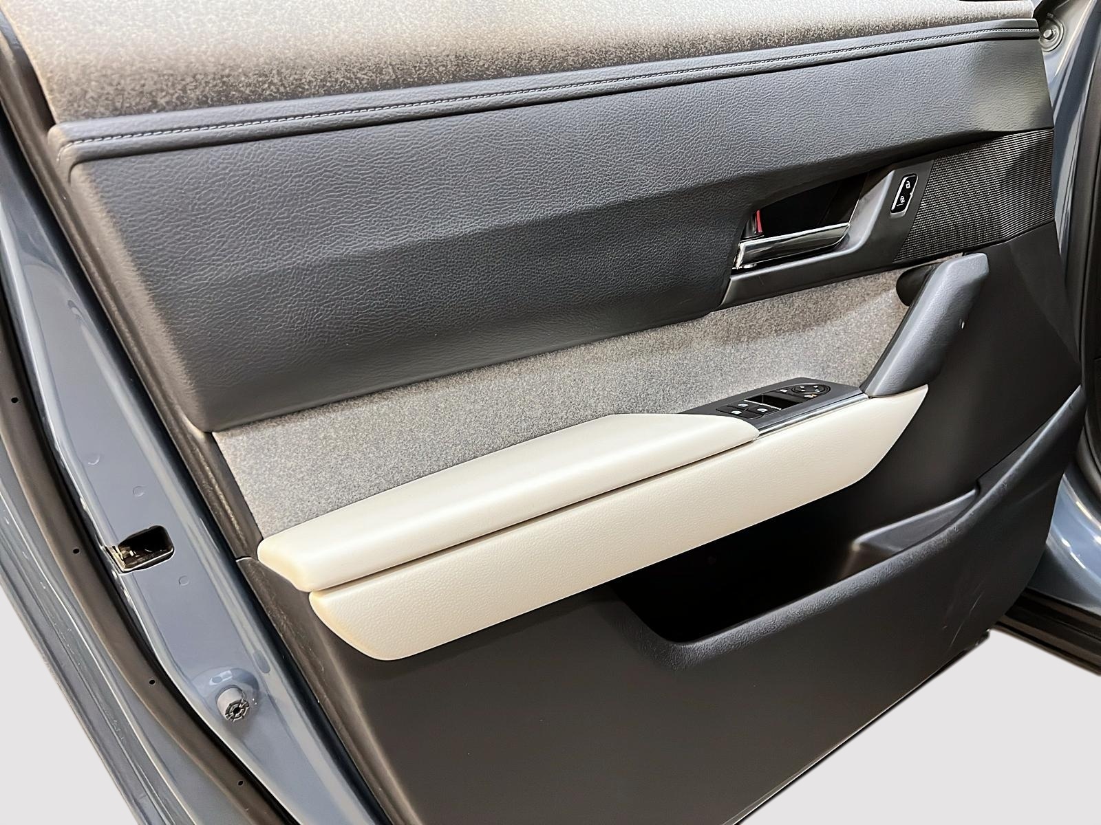 Mazda MX-30 2023 - Image #24