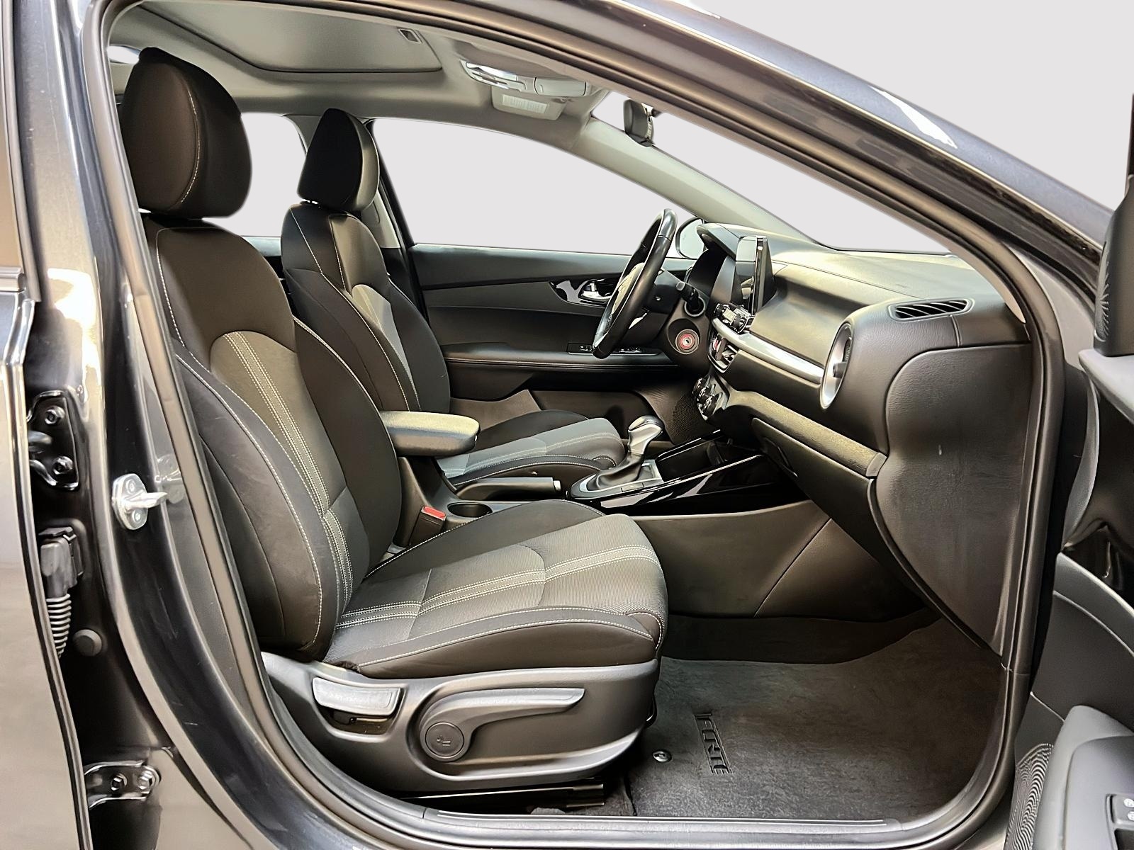 Kia Forte EX + TOIT 2023 - image #8