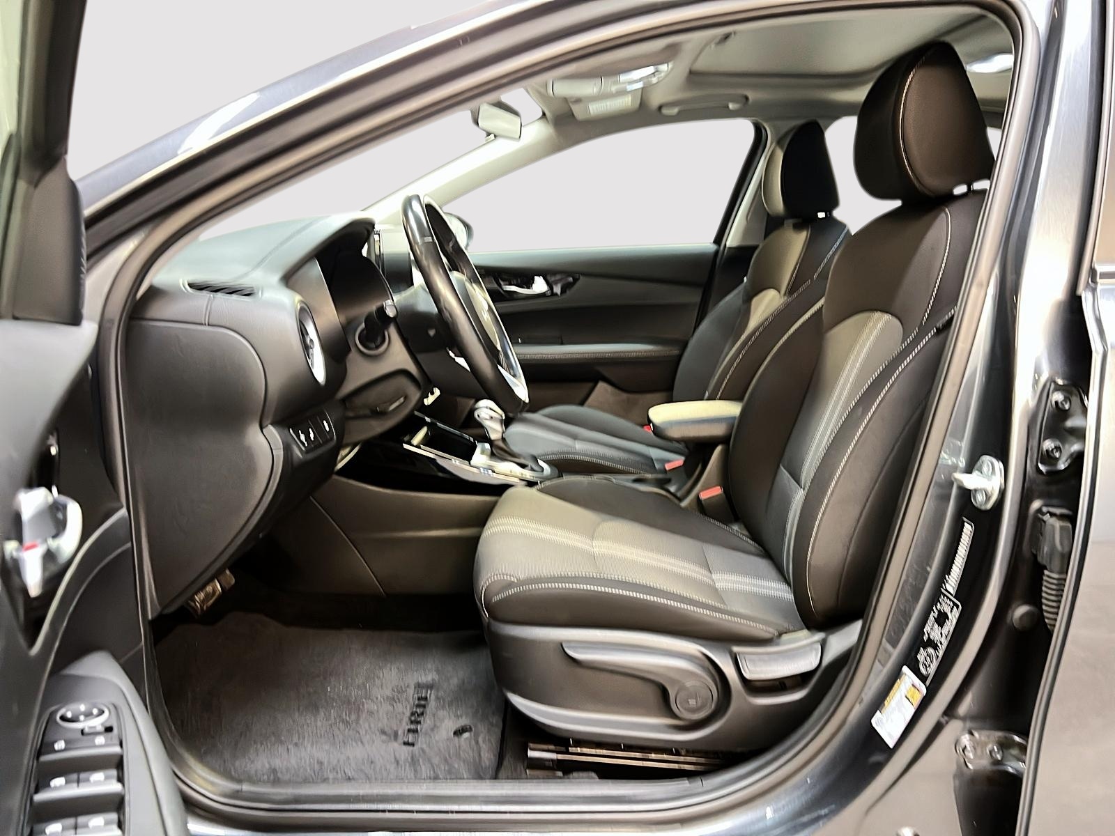 Kia Forte EX + TOIT 2023 - image #7