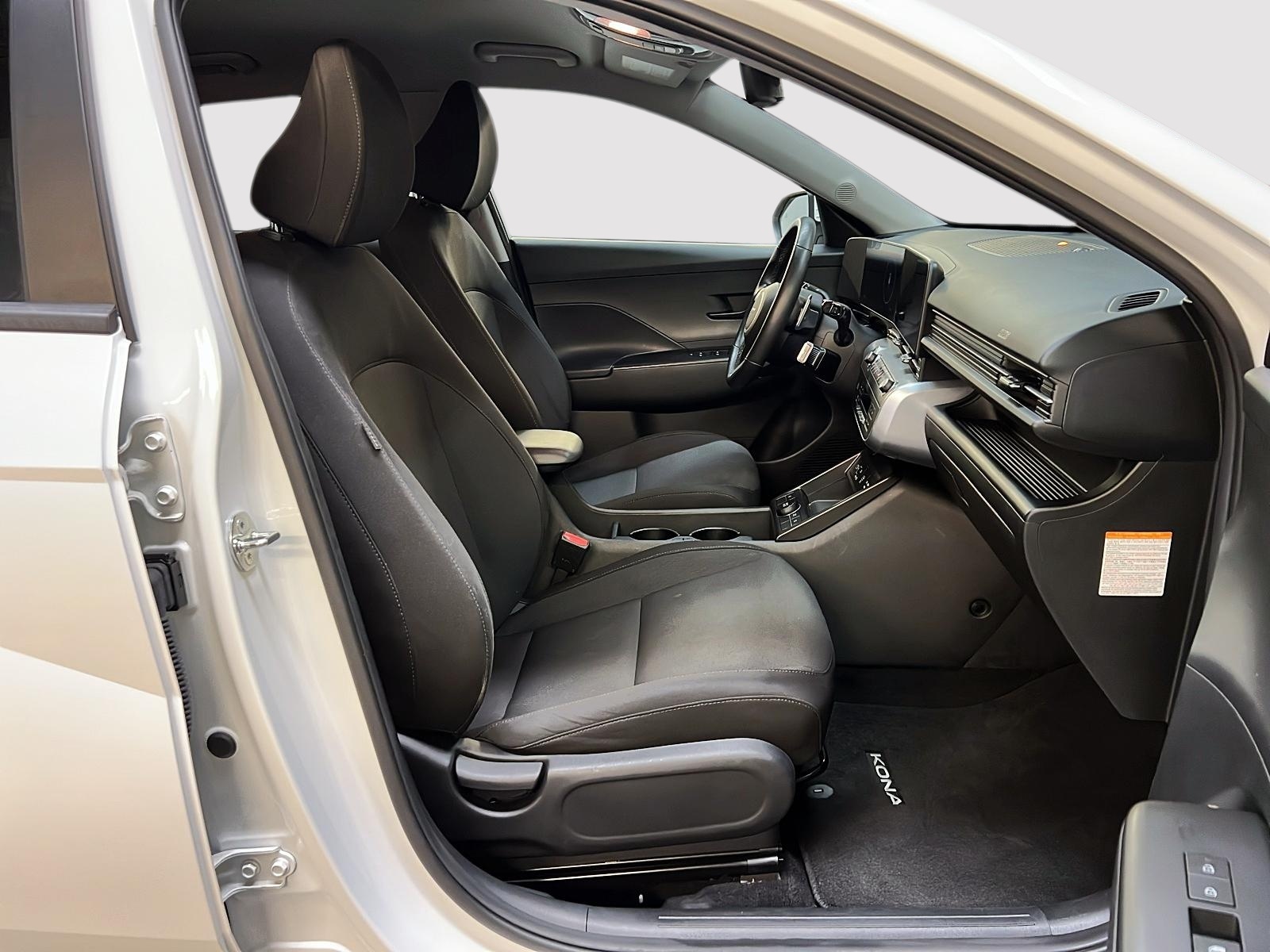 Hyundai Kona EV PREFERRED NAV 2024 - image #8