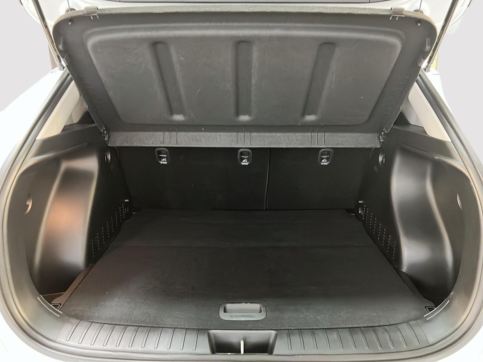 Hyundai Kona EV PREFERRED NAV 2024 - image #12