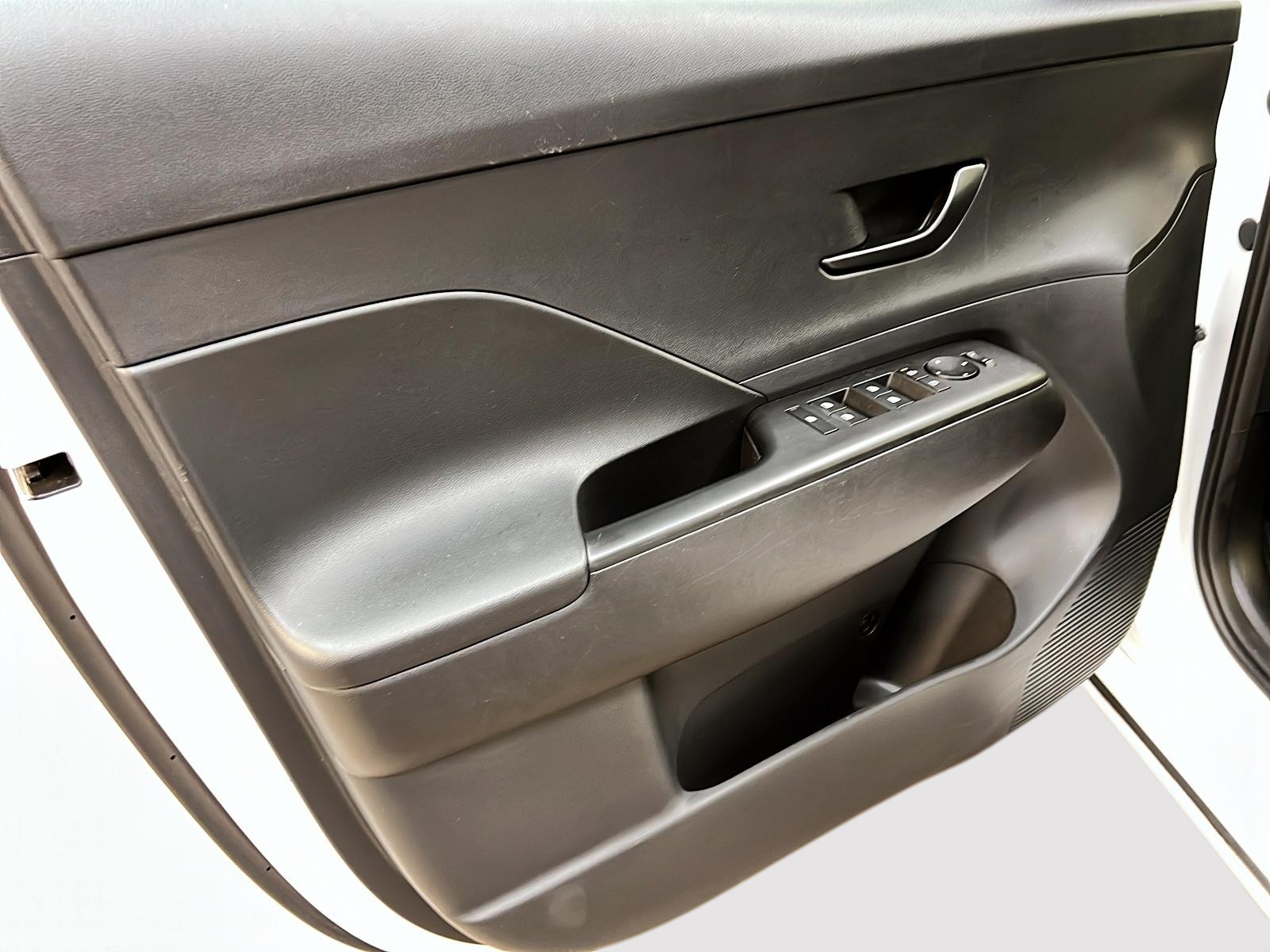 Hyundai Kona EV PREFERRED NAV 2024 - image #23