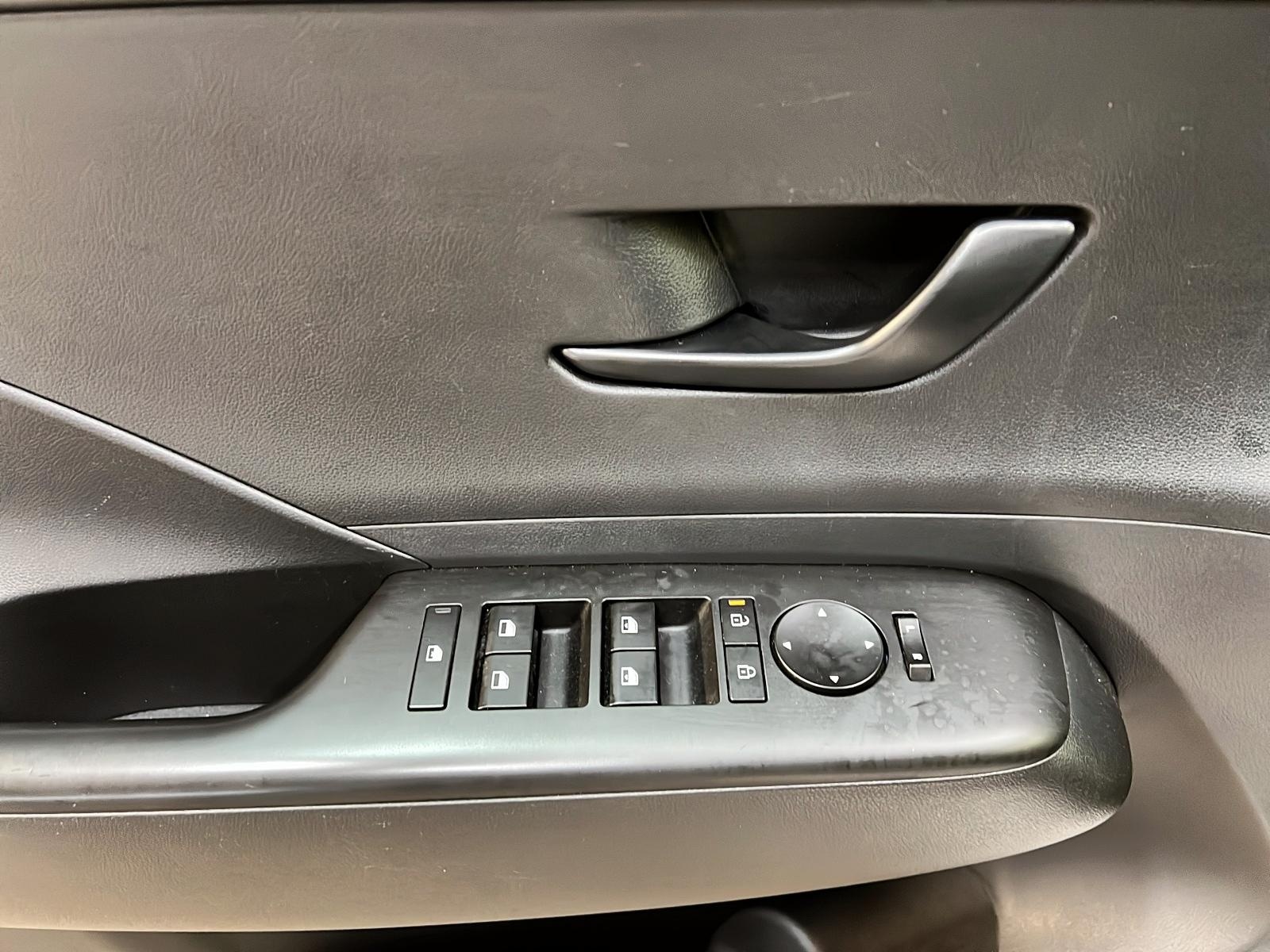 Hyundai Kona EV PREFERRED NAV 2024 - image #22