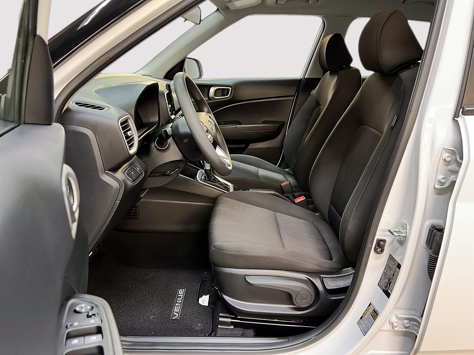 Hyundai Venue ESSENTIEL 2023 - image #7