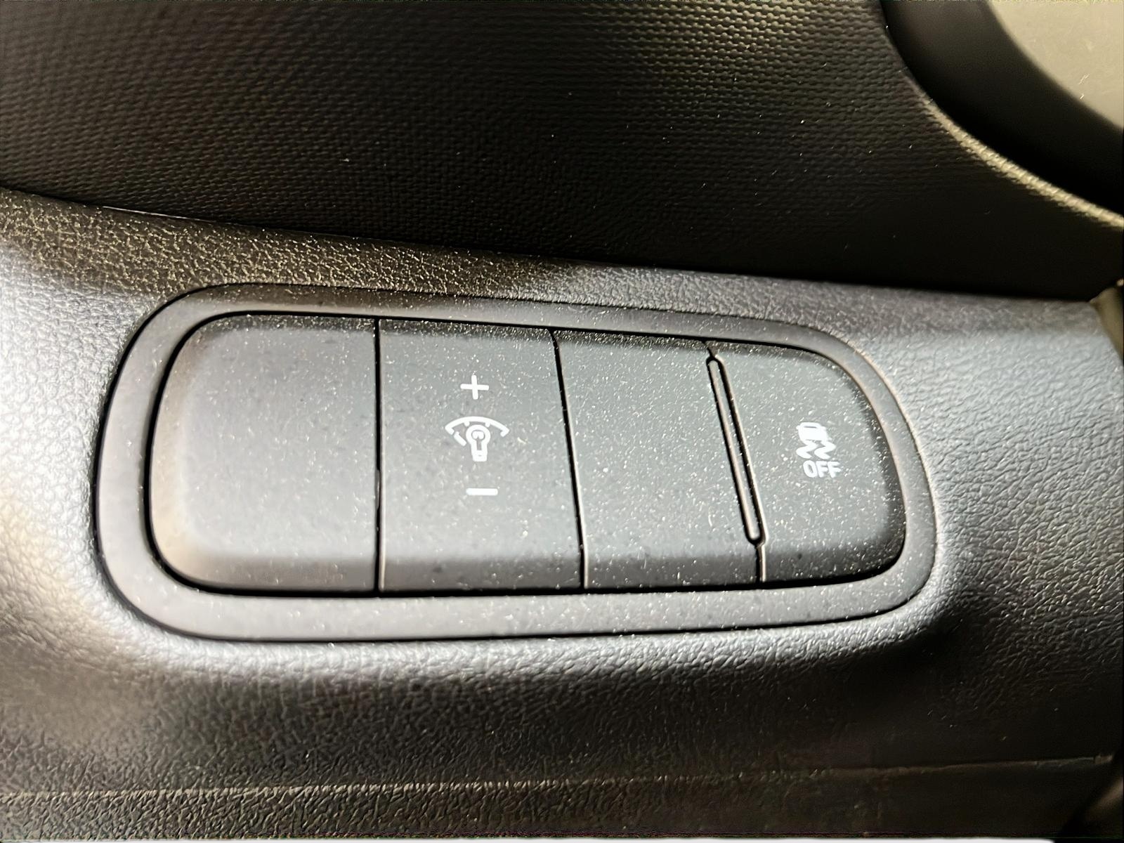Hyundai Venue ESSENTIEL 2023 - image #19