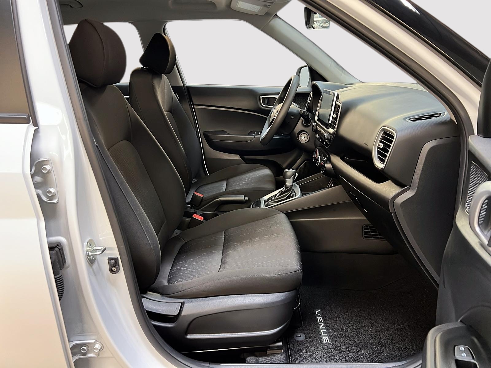 Hyundai Venue ESSENTIEL 2023 - image #8