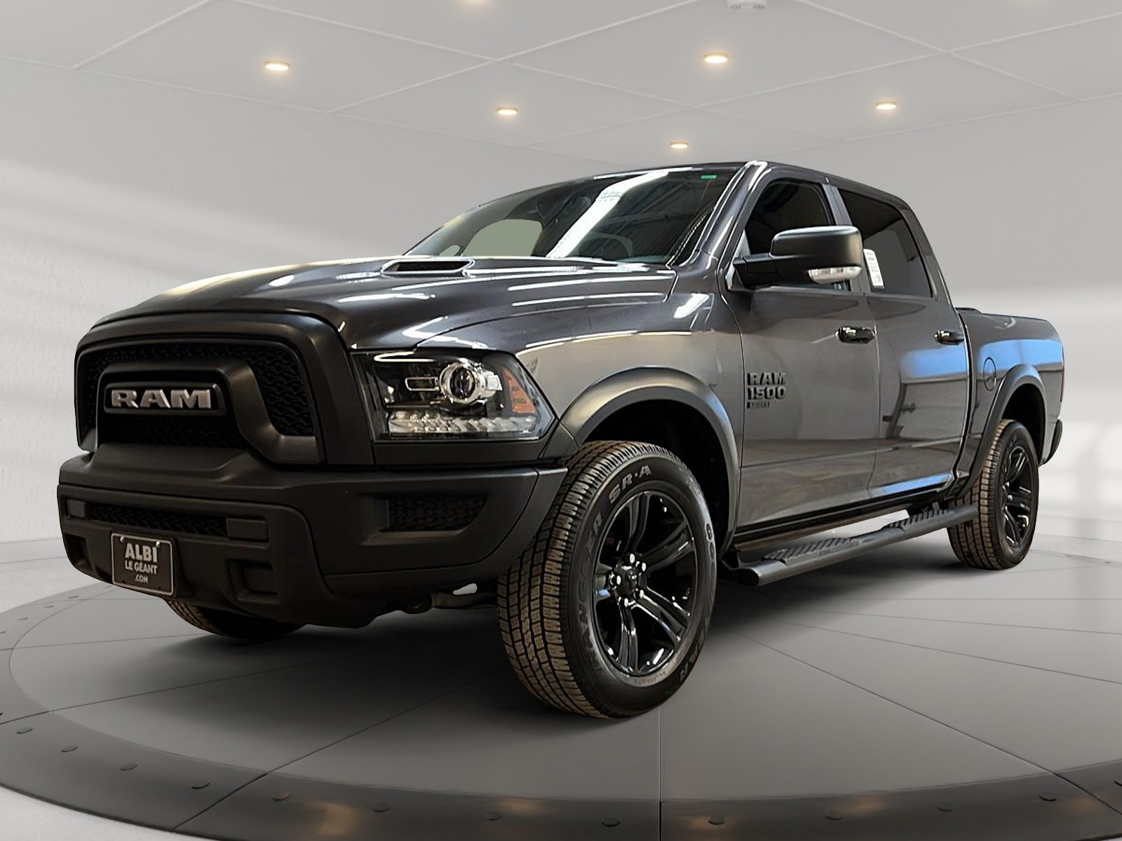 RAM 1500 Classic WARLOCK CREW CAB NAV 4X4 2023 - image #1