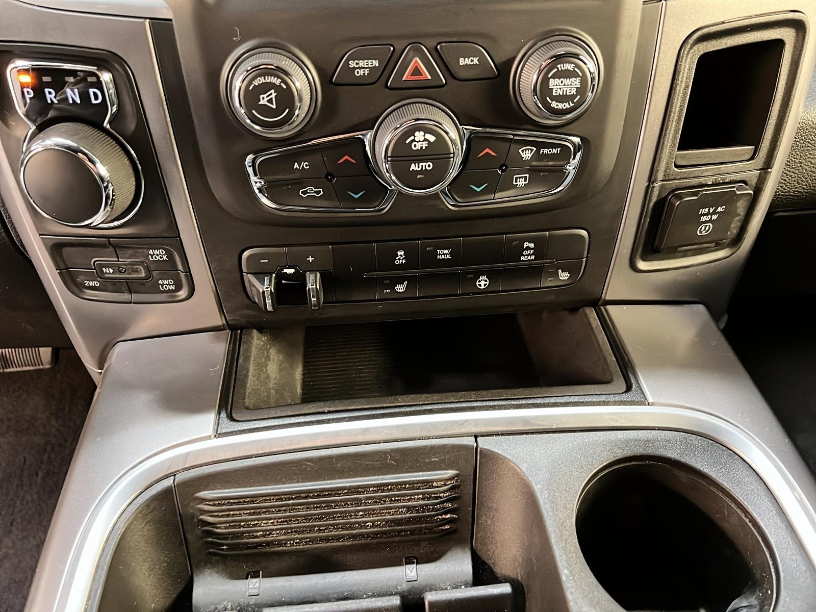 RAM 1500 Classic WARLOCK CREW CAB NAV 4X4 2023 - image #13