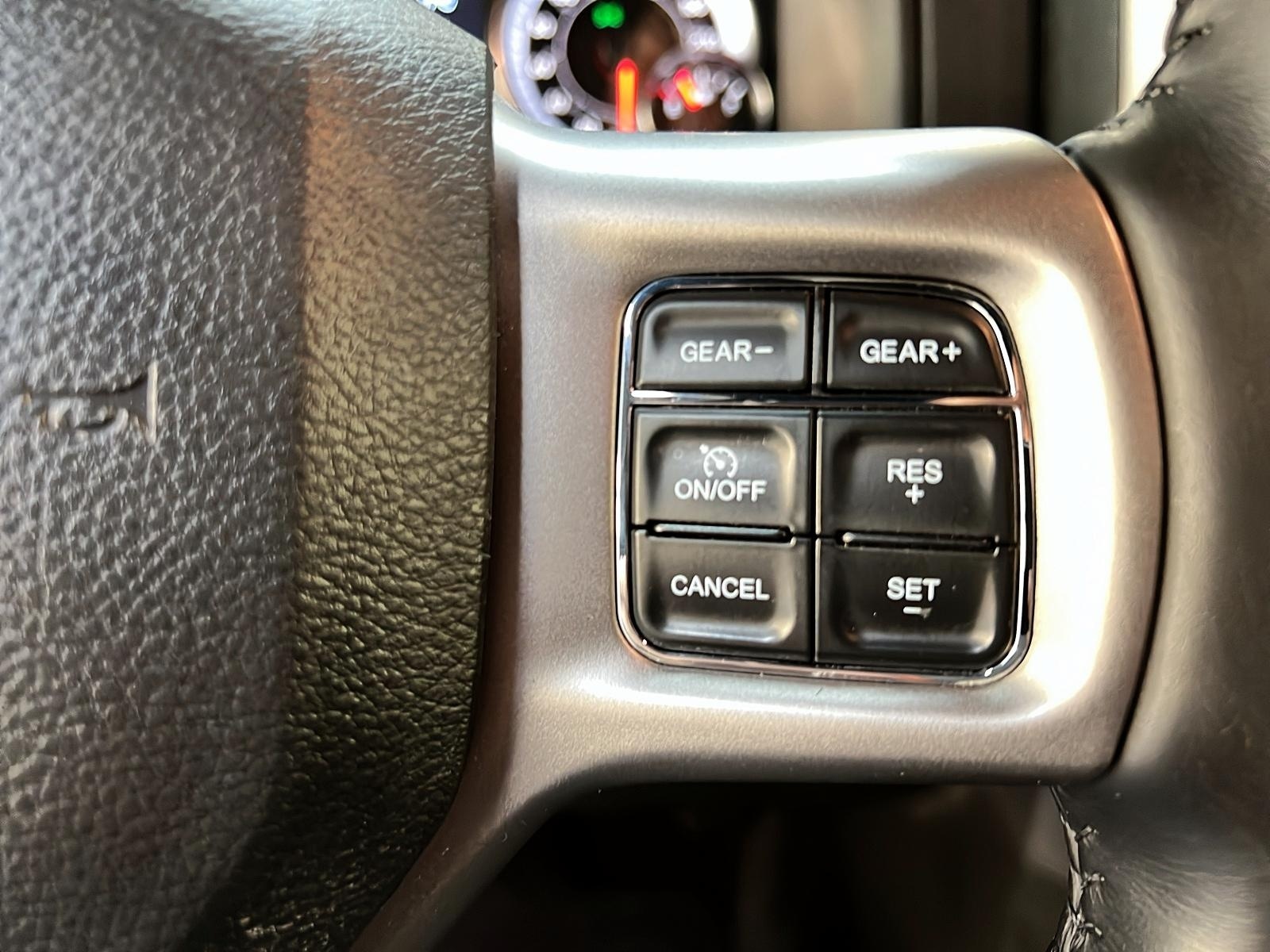 RAM 1500 Classic WARLOCK CREW CAB NAV 4X4 2023 - image #18