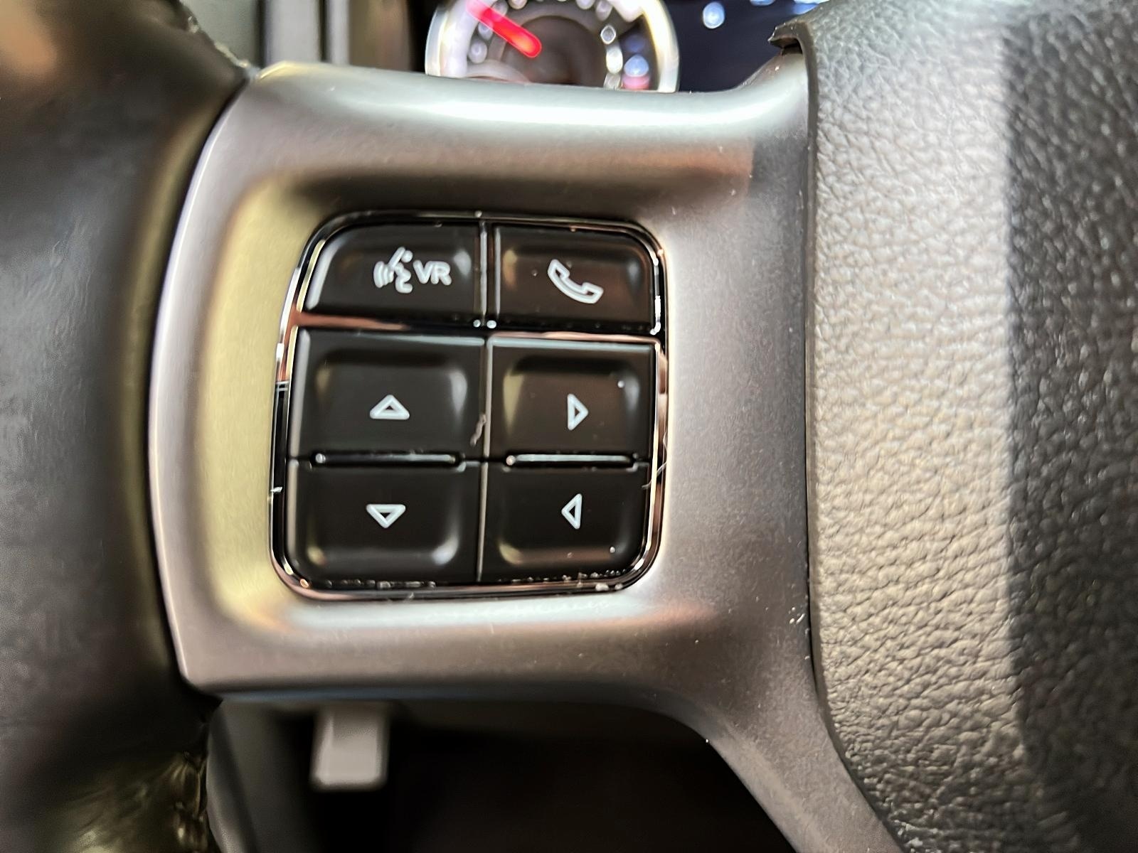 RAM 1500 Classic WARLOCK CREW CAB NAV 4X4 2023 - image #19