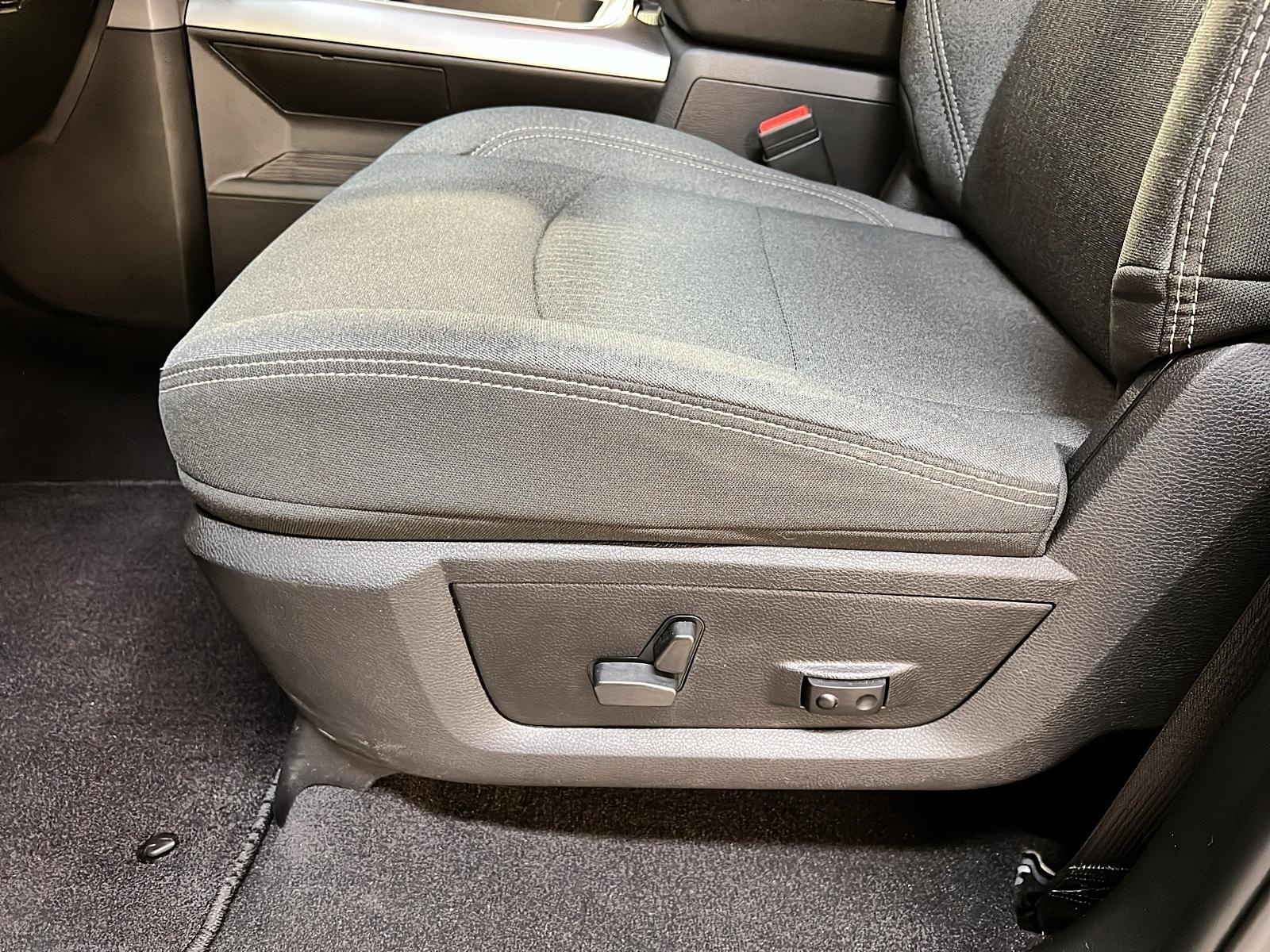 RAM 1500 Classic WARLOCK CREW CAB NAV 4X4 2023 - image #23