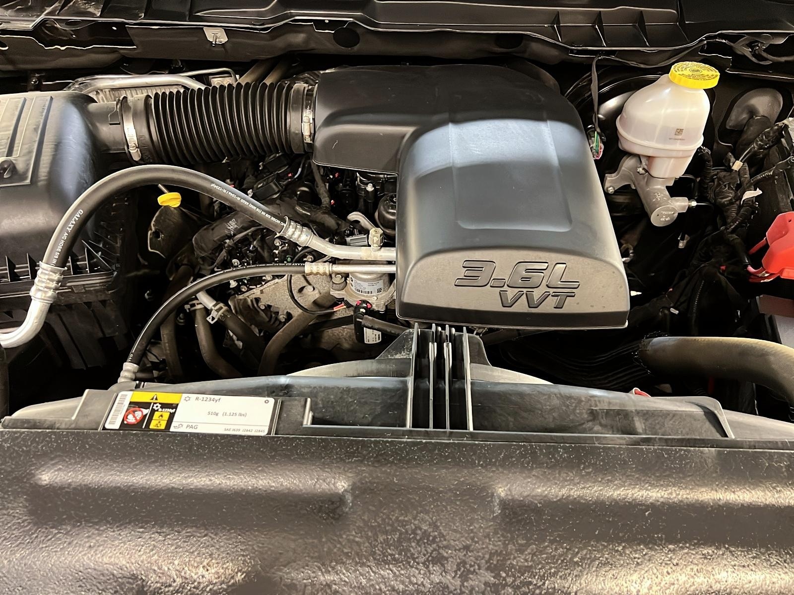 RAM 1500 Classic WARLOCK CREW CAB NAV 4X4 2023 - image #11