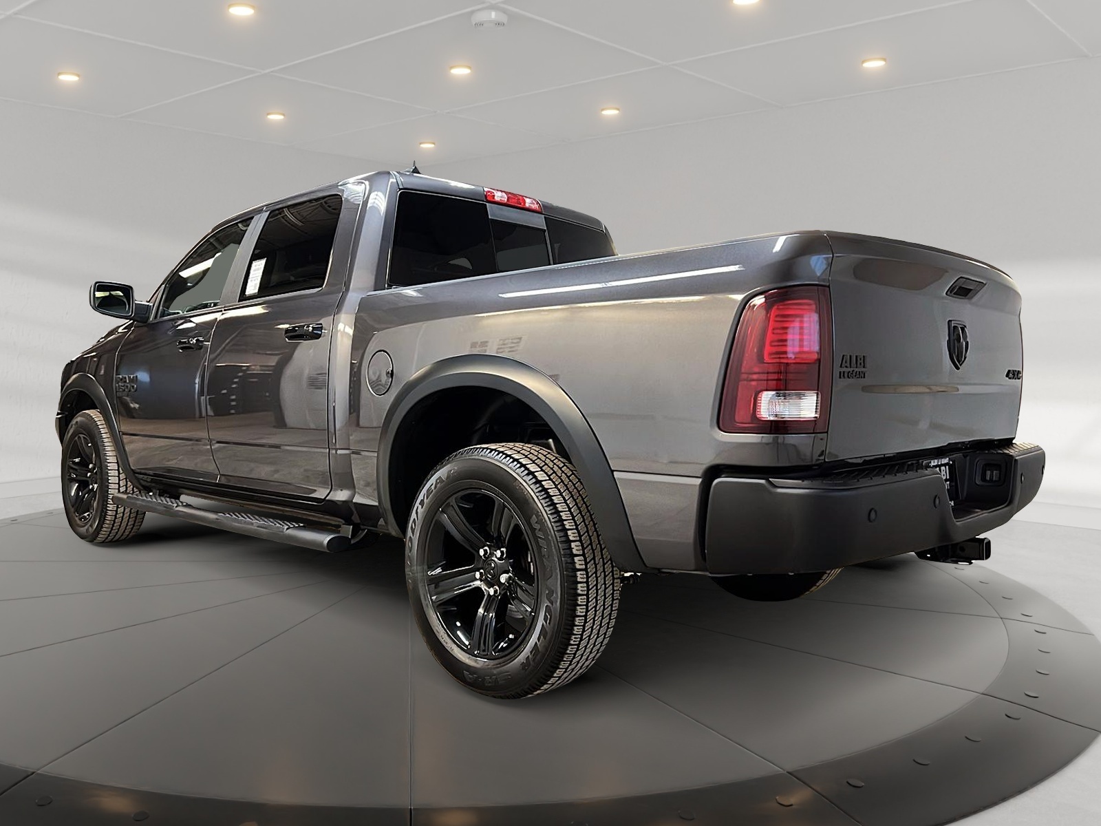 RAM 1500 Classic WARLOCK CREW CAB NAV 4X4 2023 - image #6