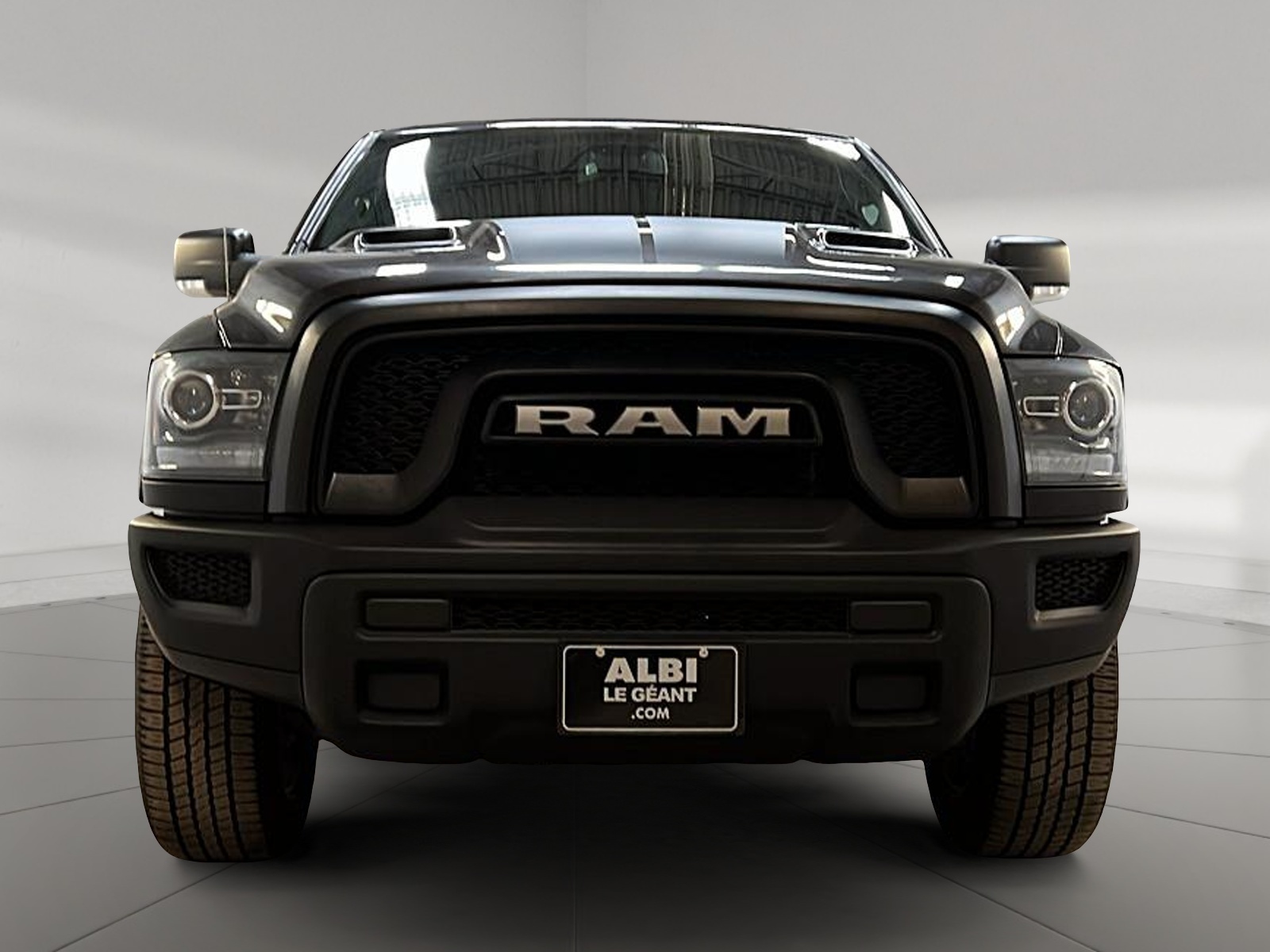 RAM 1500 Classic WARLOCK CREW CAB NAV 4X4 2023 - image #2