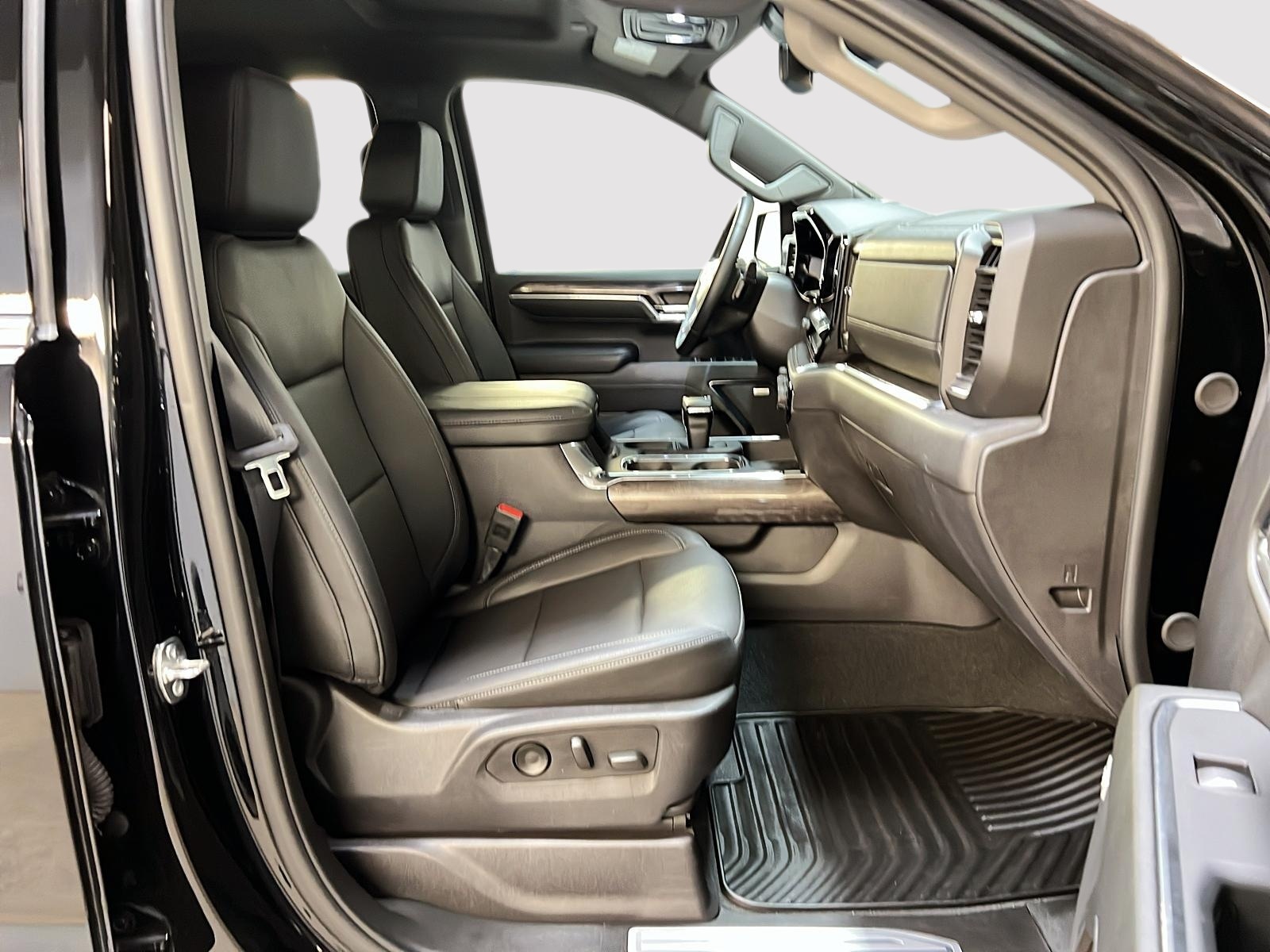 Chevrolet Silverado 1500 LTZ CREW CAB CUIR 4X4 2024 - image #8