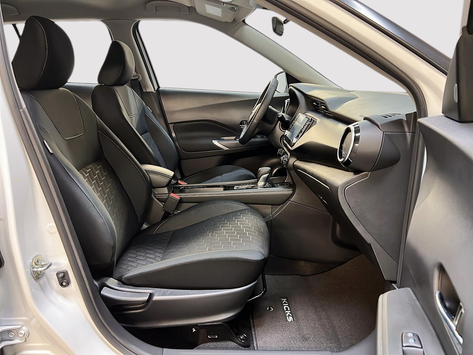 Nissan KICKS PLAY SV 2025 — photo 8