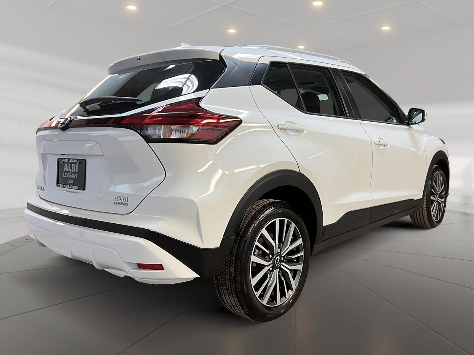 Nissan KICKS PLAY SV 2025 — photo 4