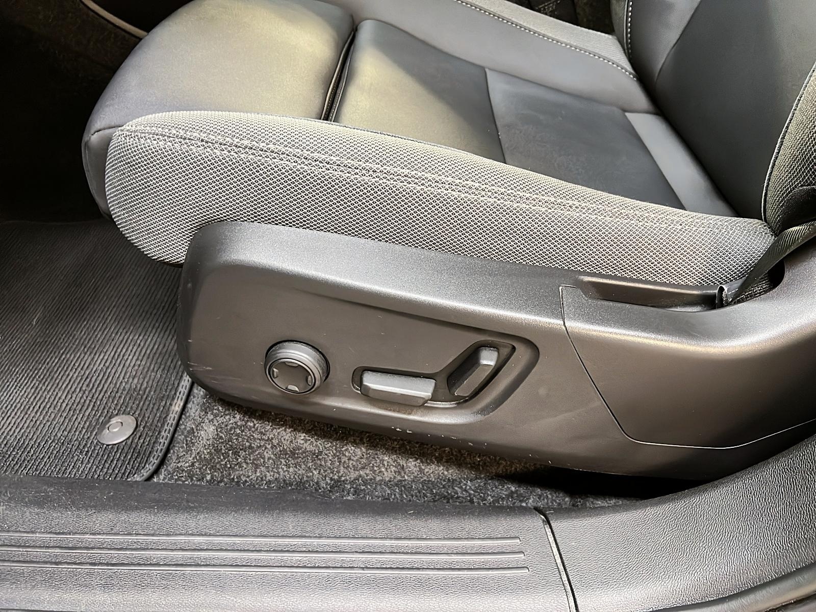 Volvo XC40 RECHARGE TWIN PLUS DARK TOIT PANO NAV 4RM 2024 - image #25
