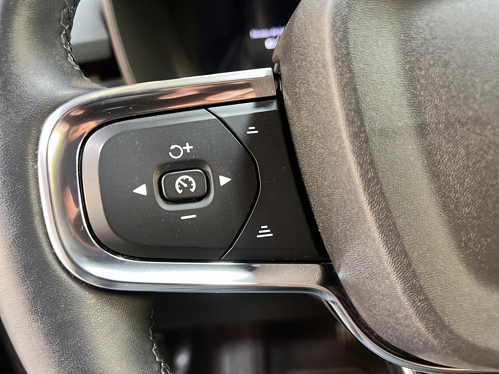 Volvo XC40 RECHARGE TWIN PLUS DARK TOIT PANO NAV 4RM 2024 - image #21