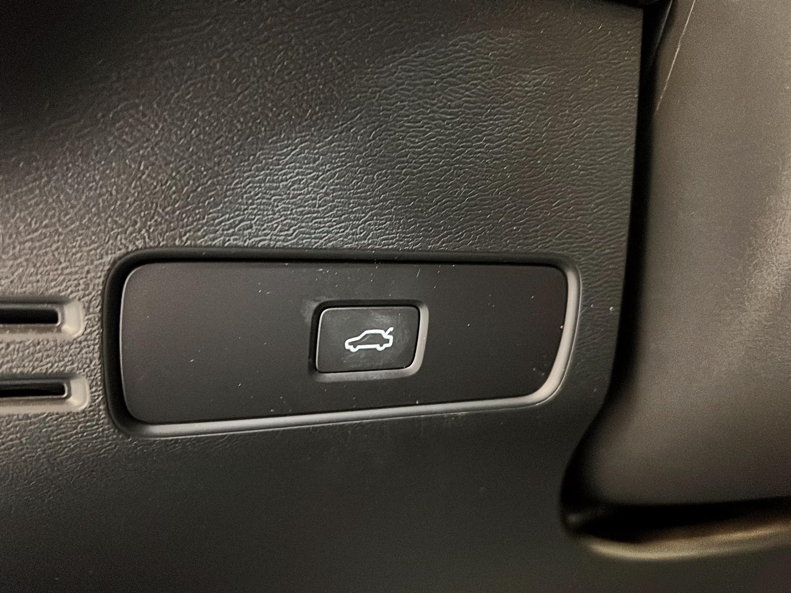 Volvo XC40 RECHARGE TWIN PLUS DARK TOIT PANO NAV 4RM 2024 - image #22