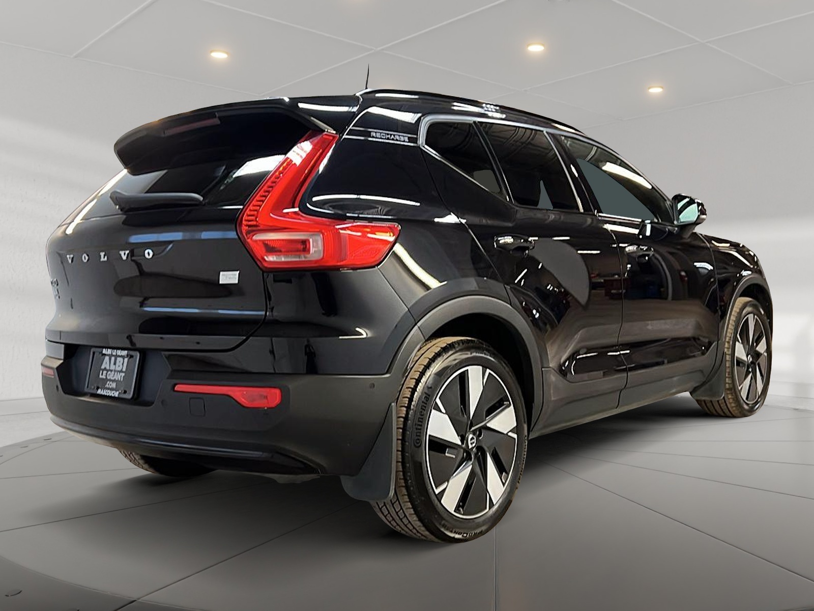 Volvo XC40 RECHARGE TWIN PLUS DARK TOIT PANO NAV 4RM 2024 - image #4