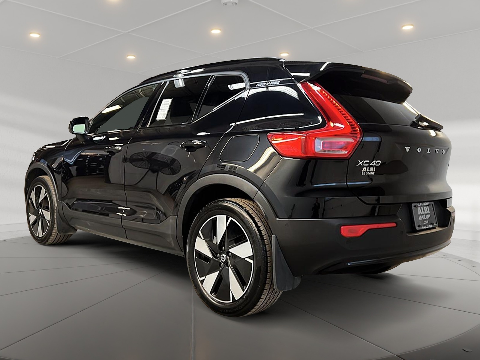 Volvo XC40 RECHARGE TWIN PLUS DARK TOIT PANO NAV 4RM 2024 - image #6