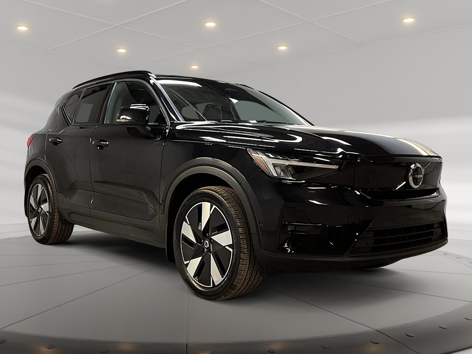 Volvo XC40 RECHARGE TWIN PLUS DARK TOIT PANO NAV 4RM 2024 - image #3