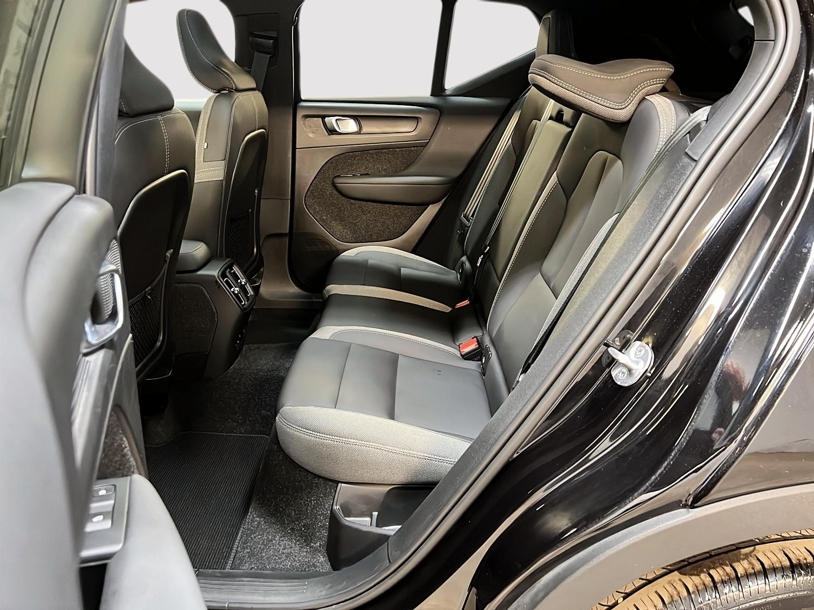 Volvo XC40 RECHARGE TWIN PLUS DARK TOIT PANO NAV 4RM 2024 - image #9