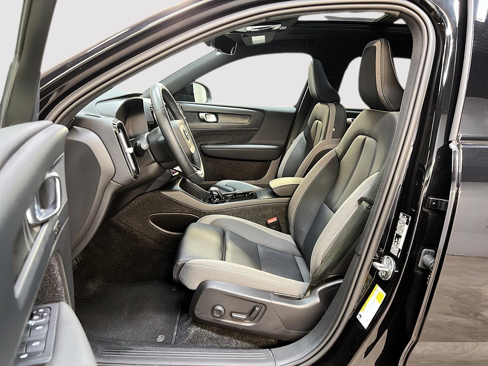 Volvo XC40 2024 - Image #7