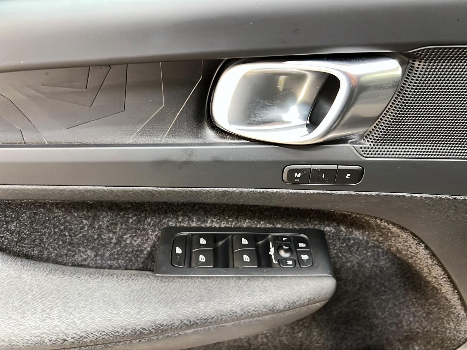 Volvo XC40 RECHARGE TWIN PLUS DARK TOIT PANO NAV 4RM 2024 - image #23