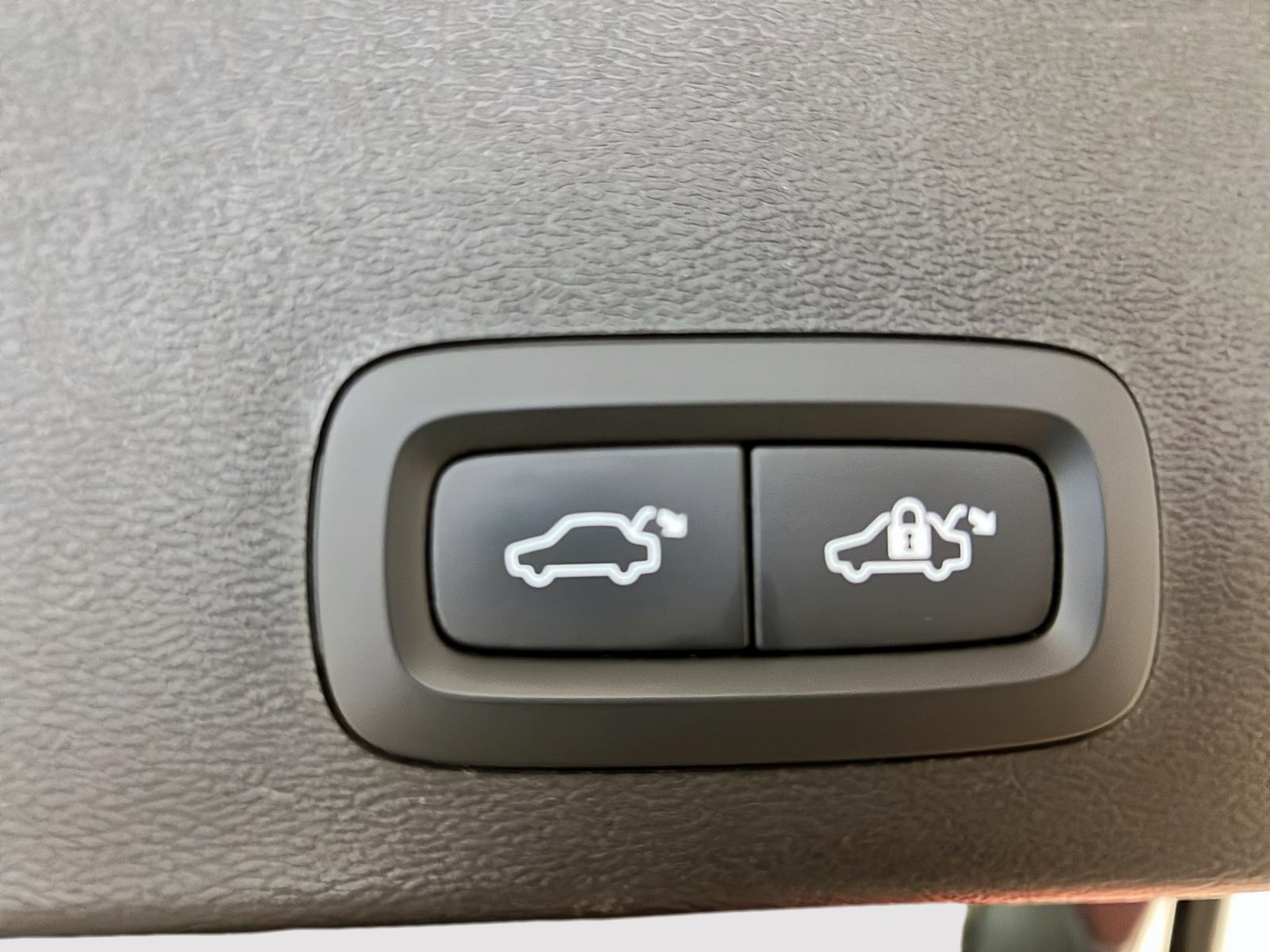 Volvo XC40 RECHARGE TWIN PLUS DARK TOIT PANO NAV 4RM 2024 - image #14