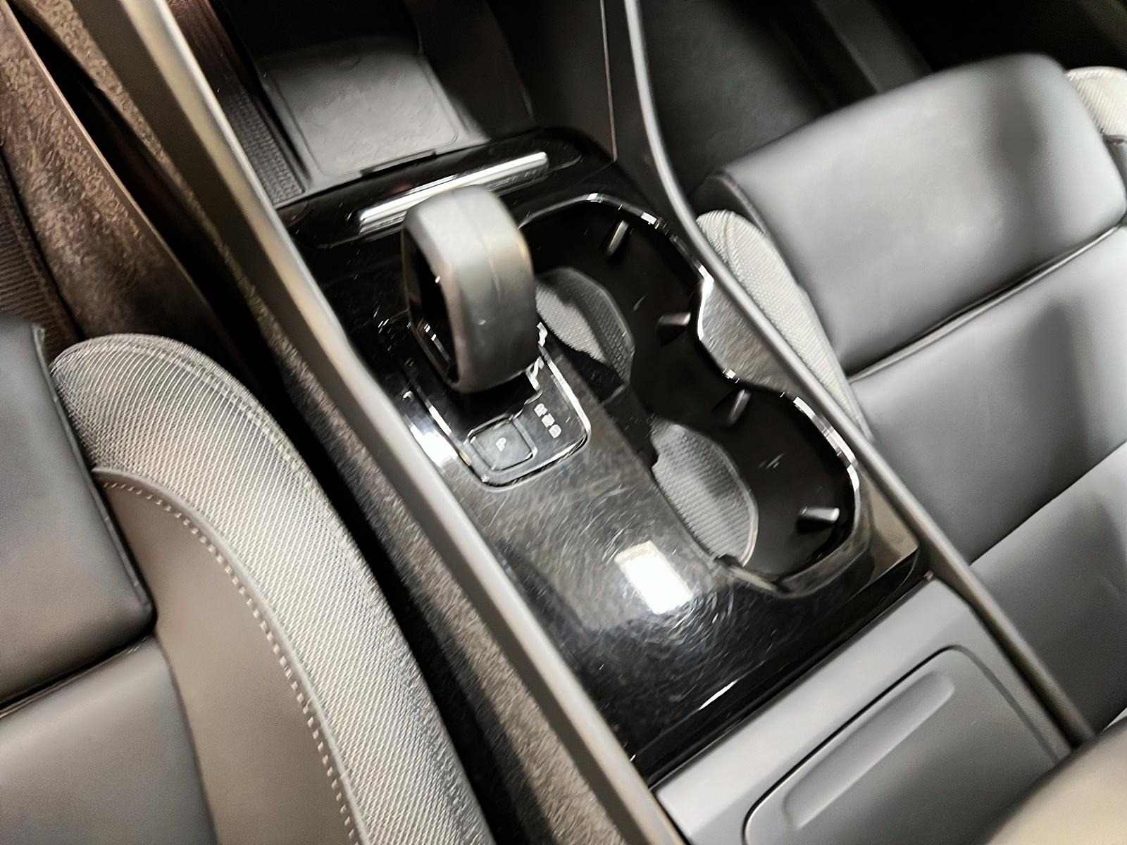 Volvo XC40 RECHARGE TWIN PLUS DARK TOIT PANO NAV 4RM 2024 - image #15