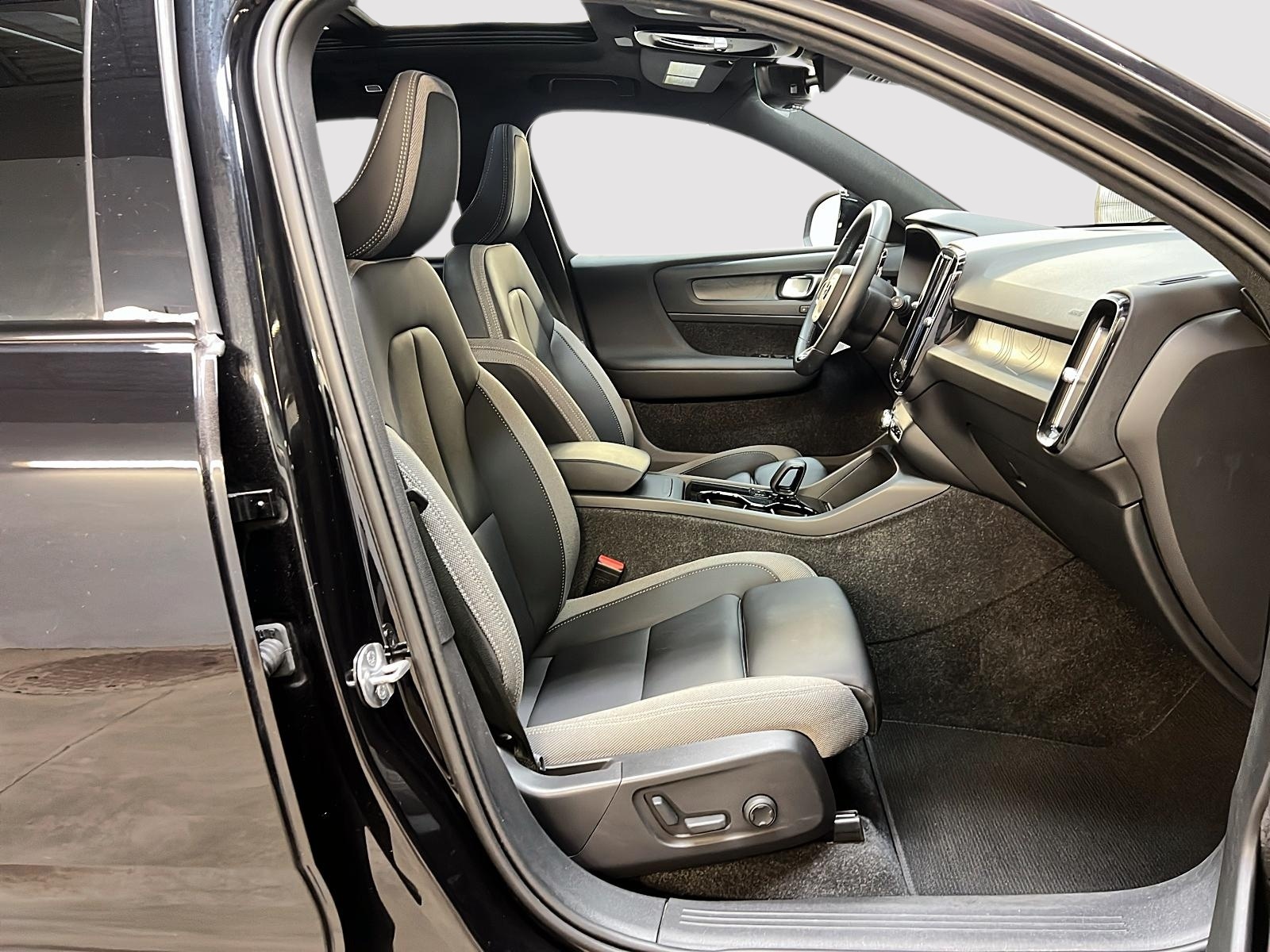 Volvo XC40 2024 - Image #8