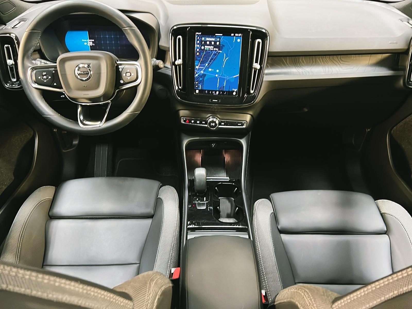 Volvo XC40 RECHARGE TWIN PLUS DARK TOIT PANO NAV 4RM 2024 - image #11