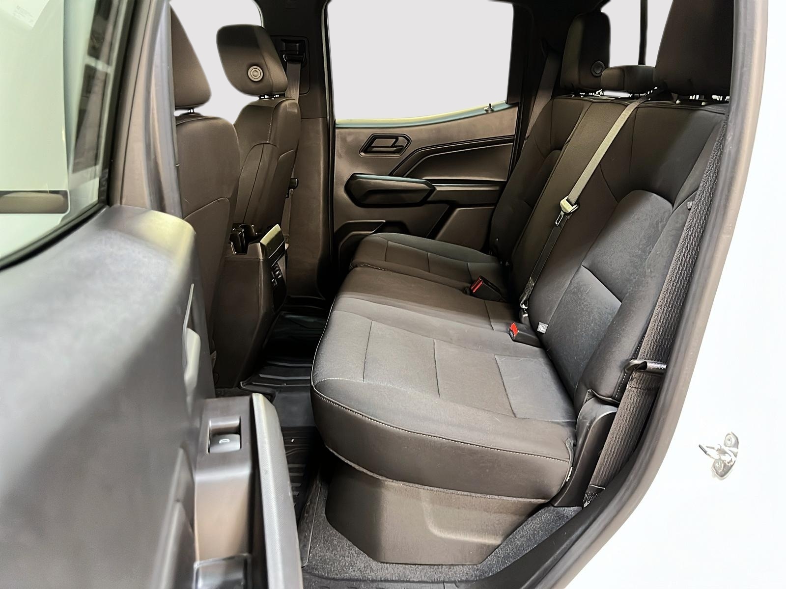 Chevrolet Colorado WT PREFERRED CREW CAB 2023 - image #9
