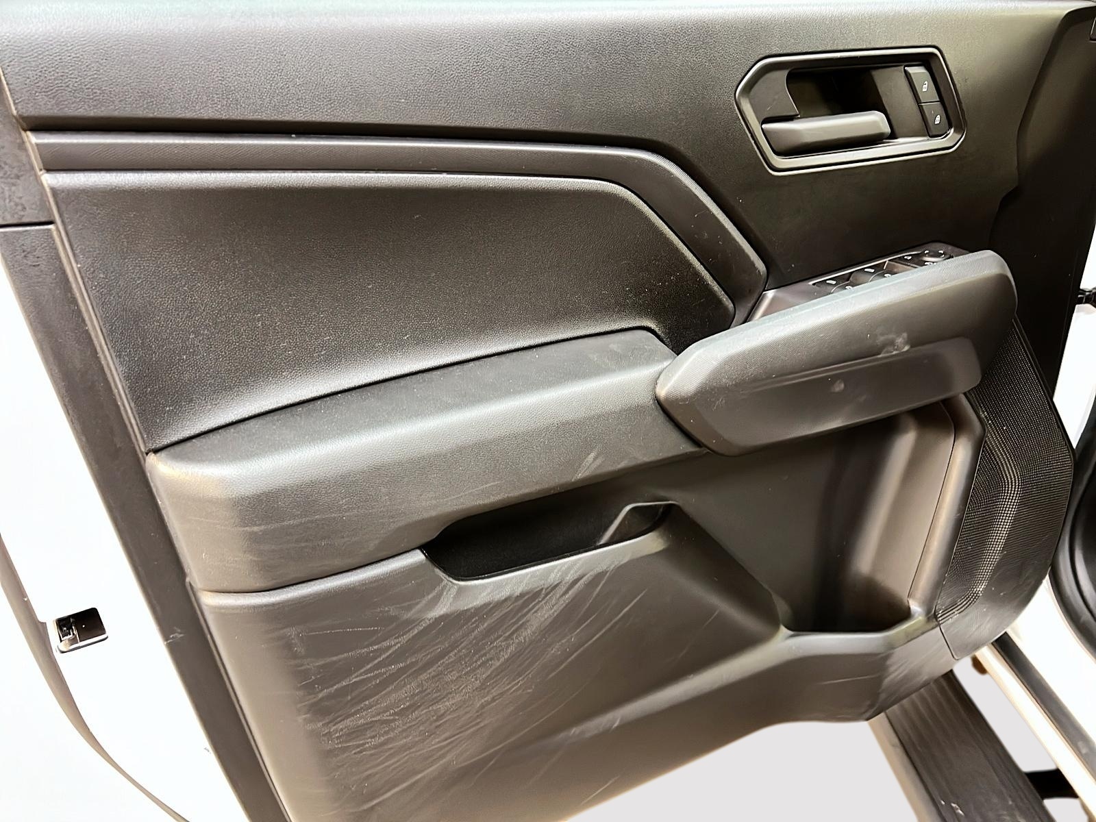 Chevrolet Colorado WT PREFERRED CREW CAB 2023 - image #24