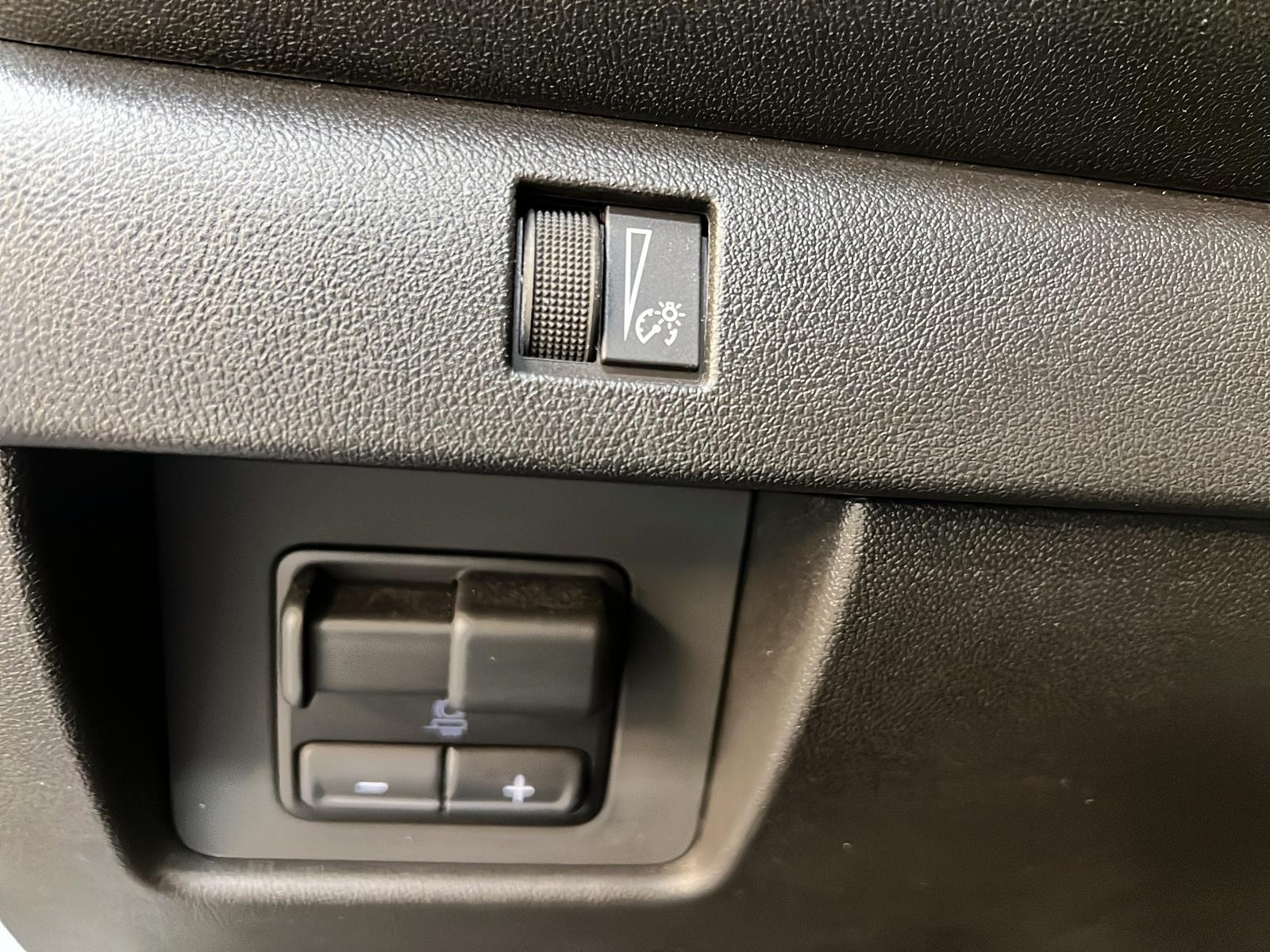 Chevrolet Colorado WT PREFERRED CREW CAB 2023 - image #22