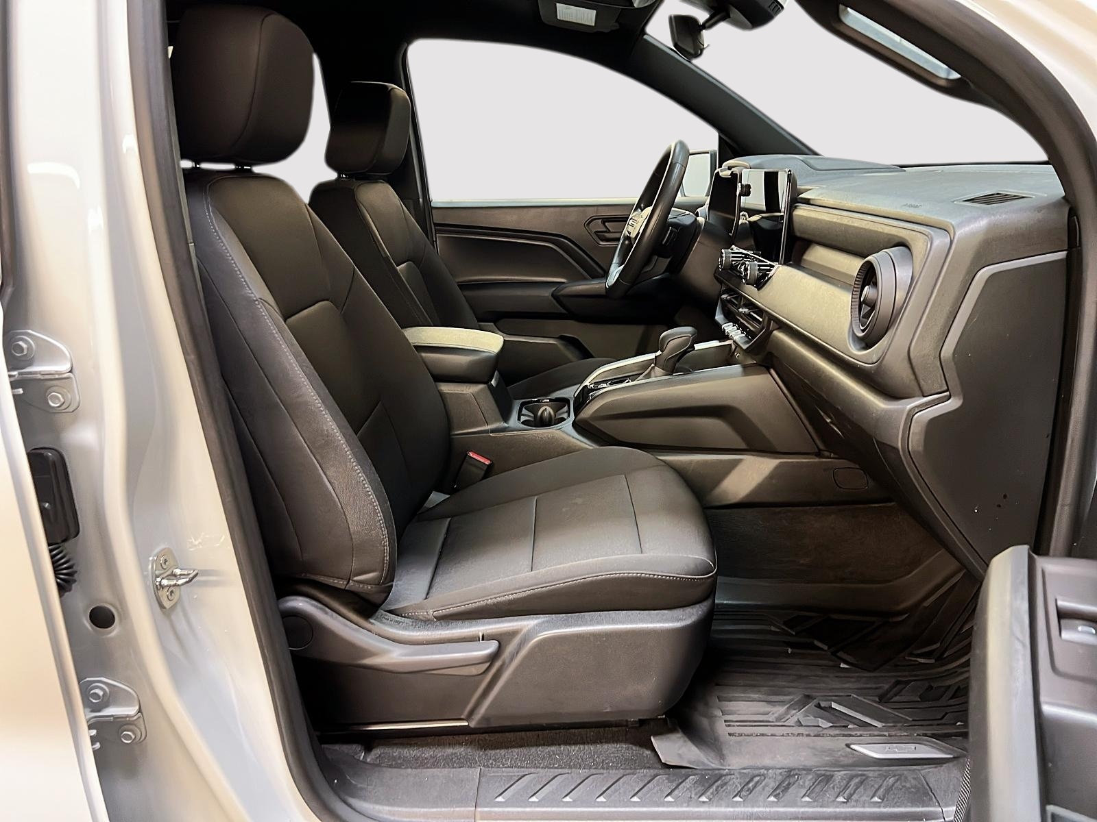 Chevrolet Colorado WT PREFERRED CREW CAB 4X4 2023 - image #8