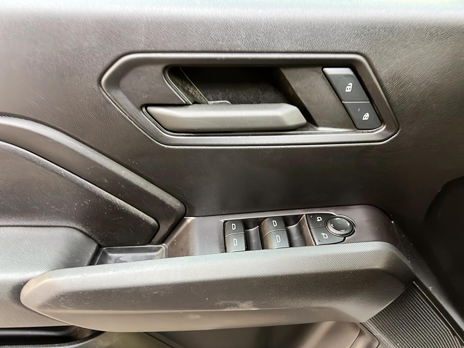 Chevrolet Colorado WT PREFERRED CREW CAB 4X4 2023 - image #23