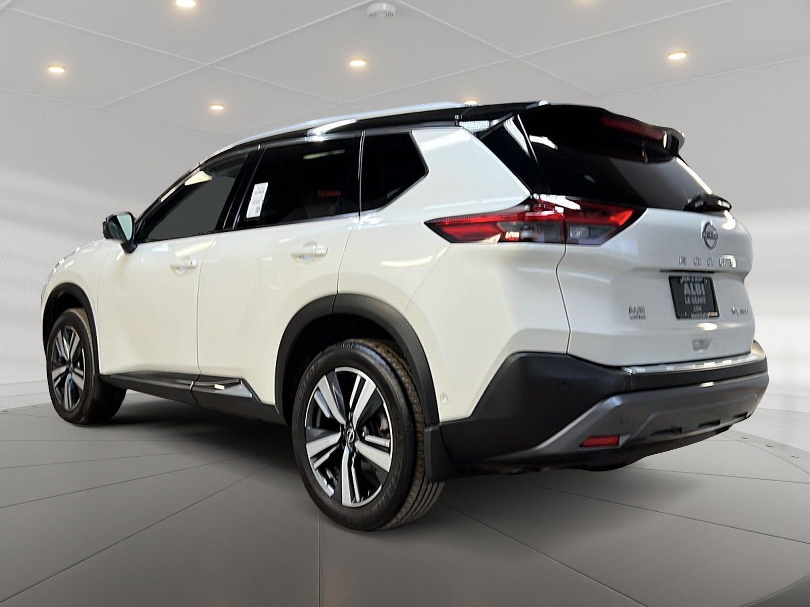 Nissan Rogue SL CUIR TOIT PANO NAV 4RM 2023 - image #6