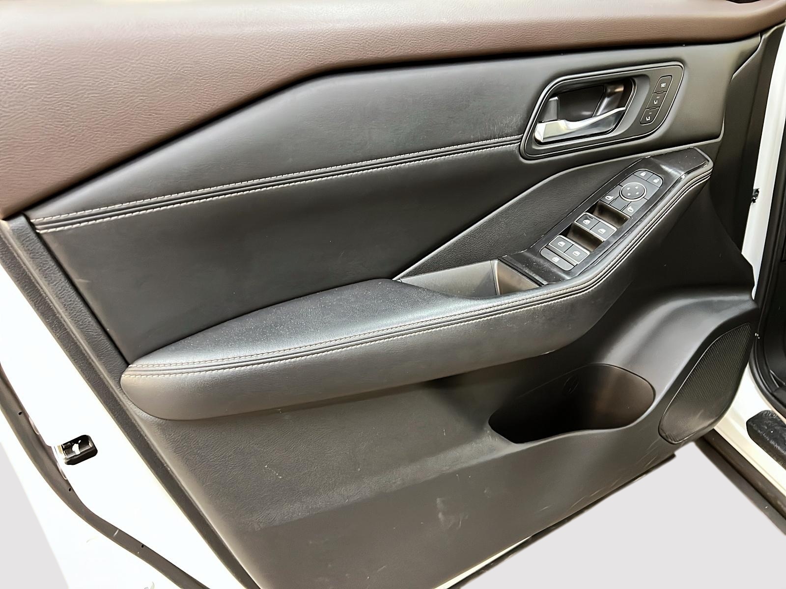 Nissan Rogue SL CUIR TOIT PANO NAV 4RM 2023 - image #25