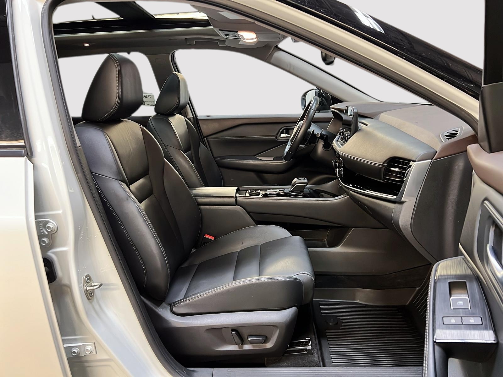 Nissan Rogue SL CUIR TOIT PANO NAV 4RM 2023 - image #8